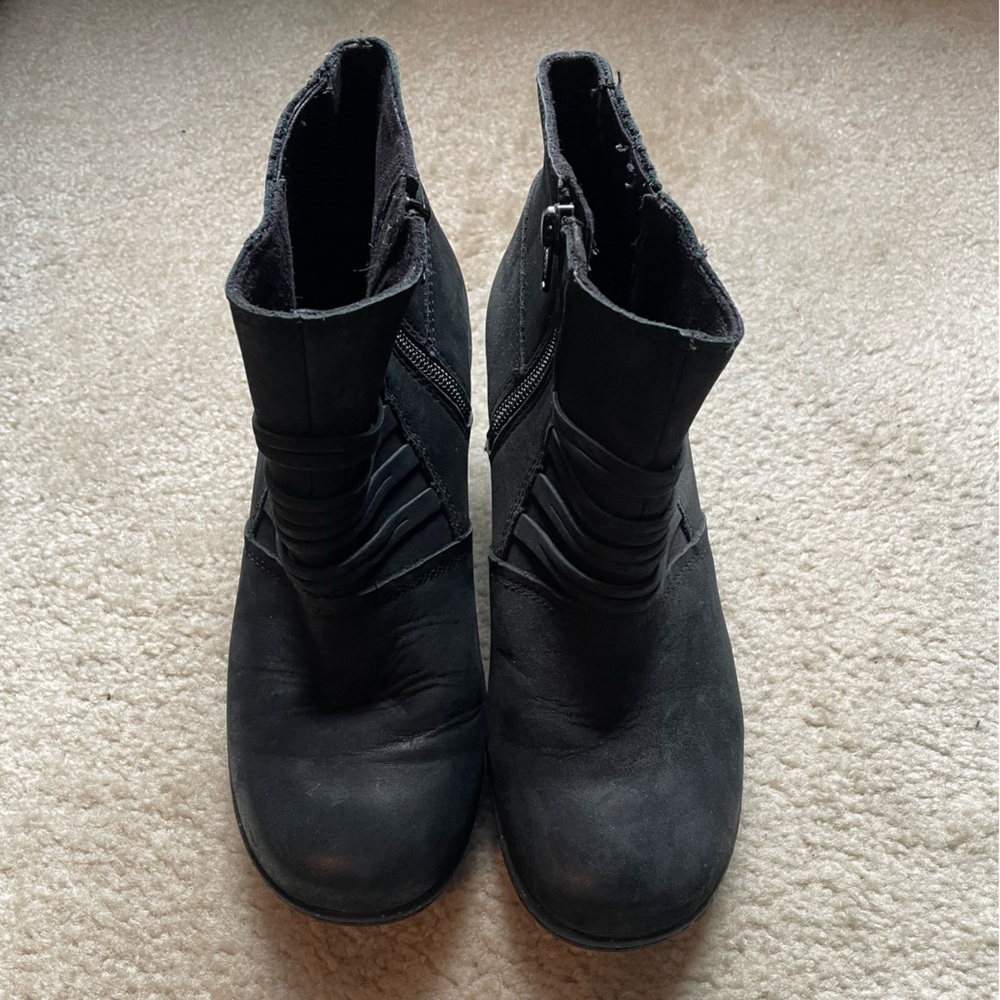 Keen Wedge boots- Women’s 8 1/2